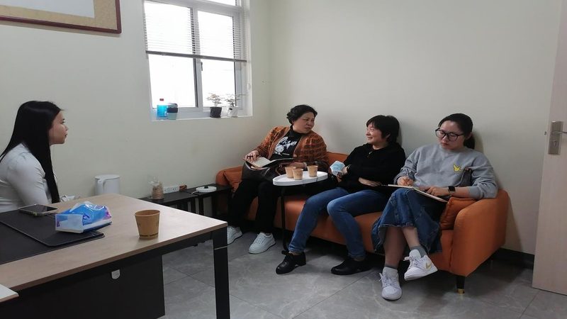 为提高培训效果，中小企业可以尝试以下创新培训模式：
