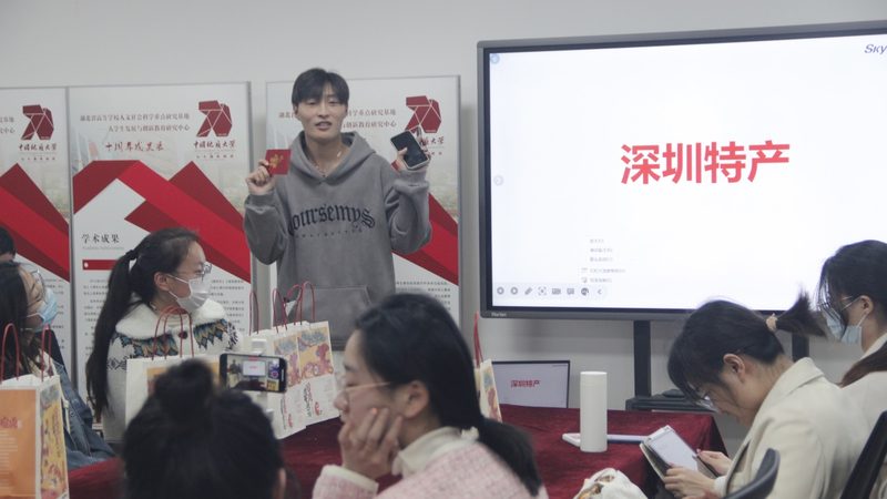 成人教育机构课程分类揭秘：了解招生人群，选择合适课程
