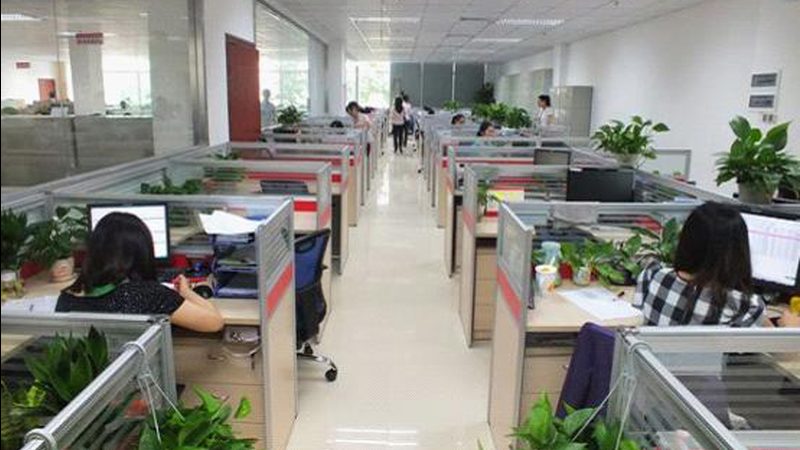 以下是一些在上海颇具知名度的舞蹈培训机构，供您参考：